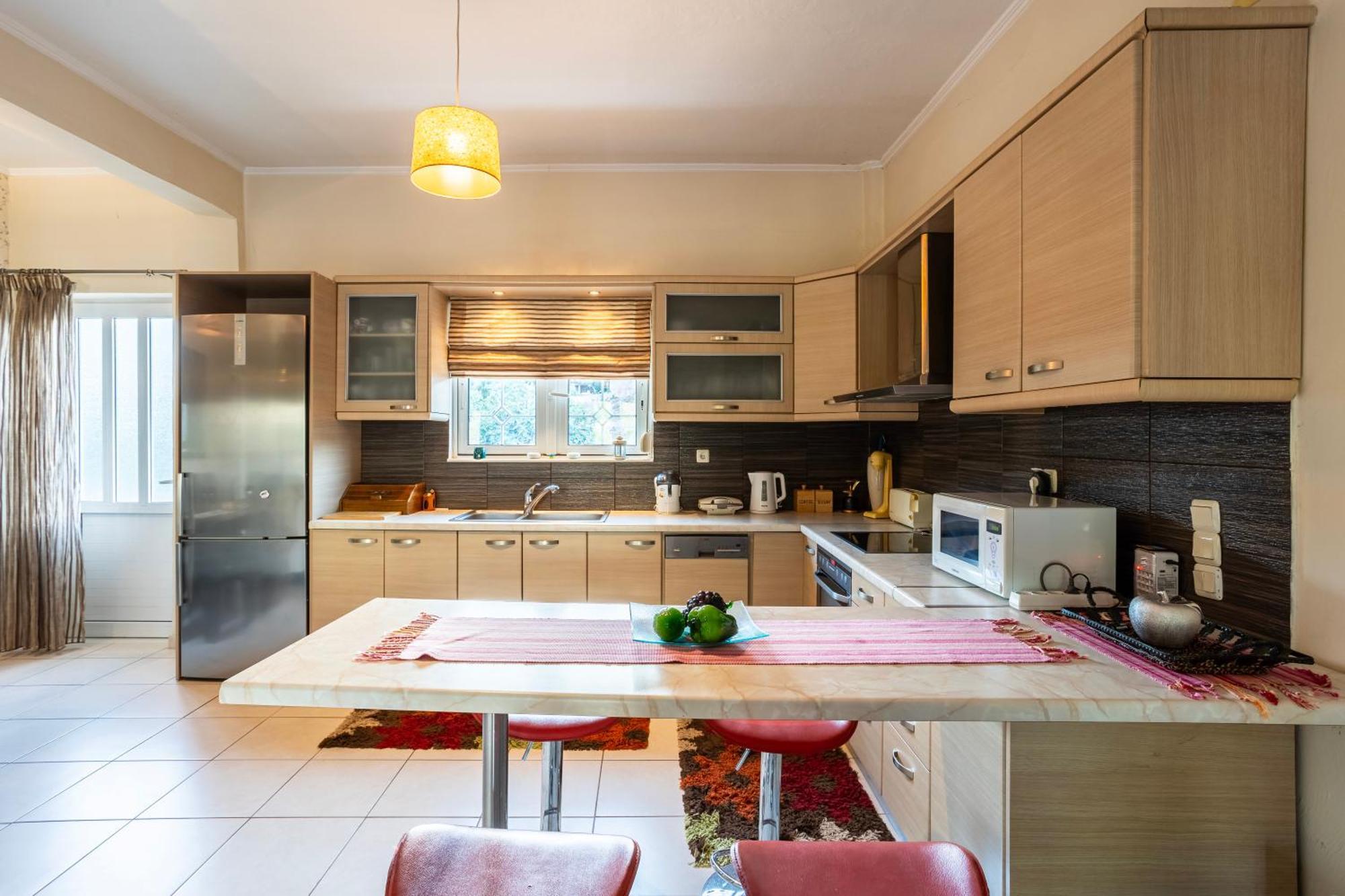 Kalamata'S Sunny Retreat Near The Historic Center Екстериор снимка
