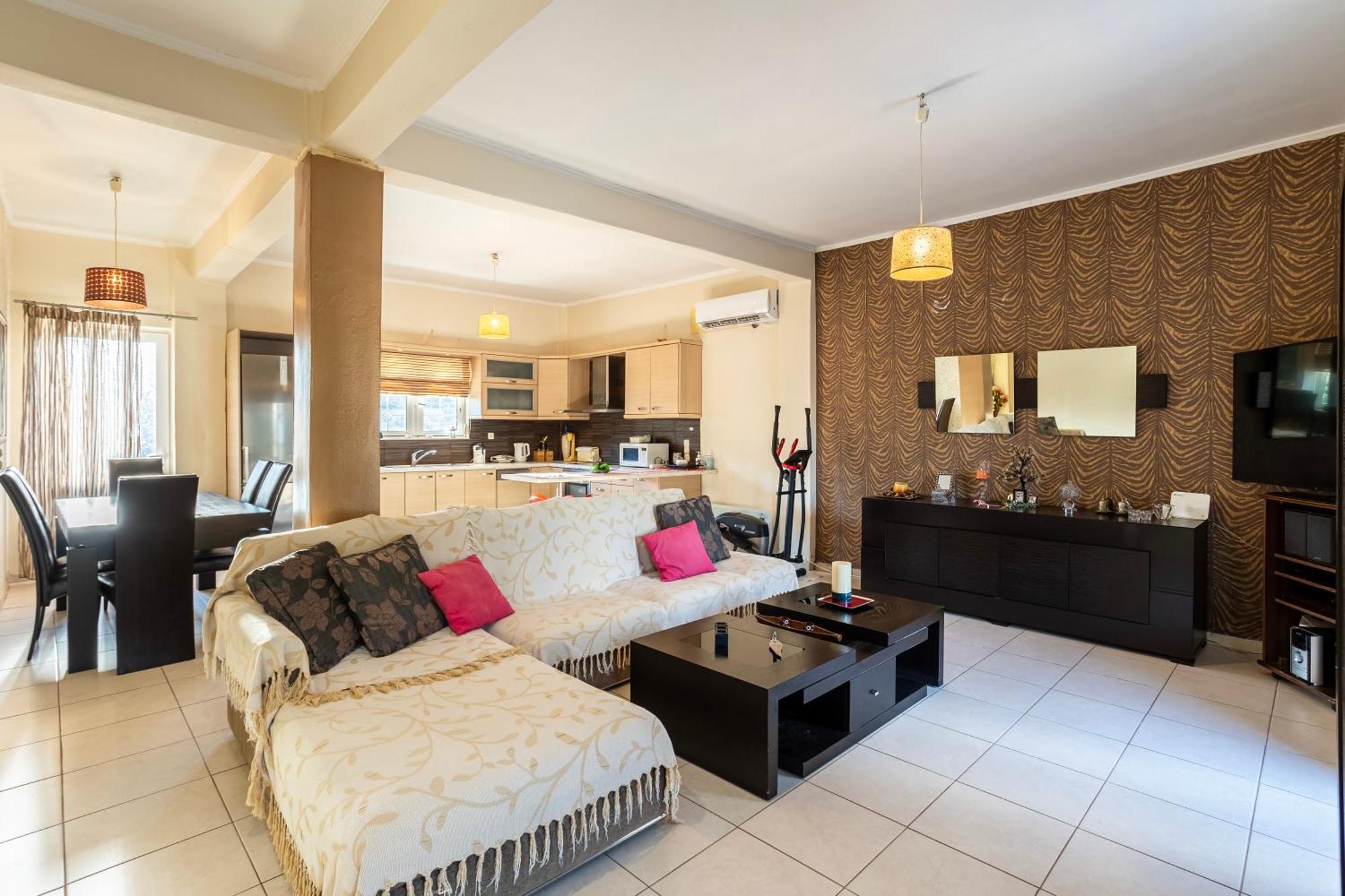 Kalamata'S Sunny Retreat Near The Historic Center Екстериор снимка