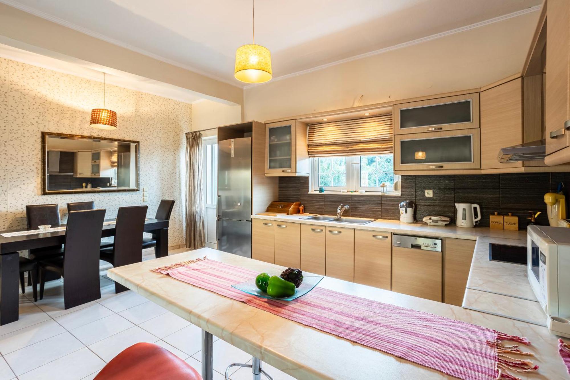 Kalamata'S Sunny Retreat Near The Historic Center Екстериор снимка