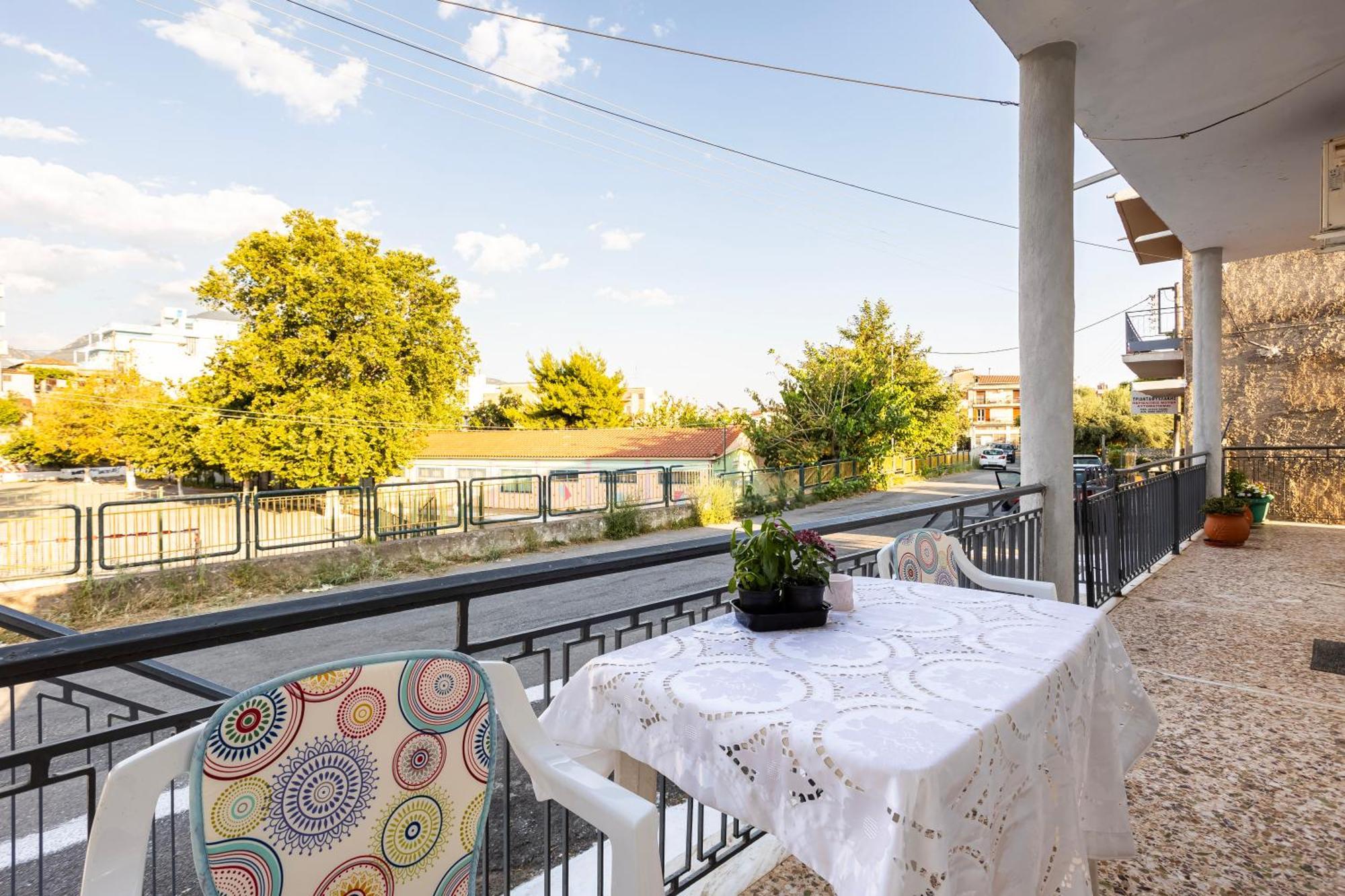 Kalamata'S Sunny Retreat Near The Historic Center Екстериор снимка