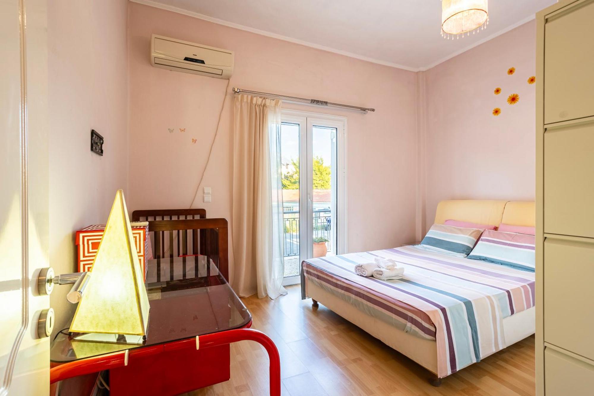 Kalamata'S Sunny Retreat Near The Historic Center Екстериор снимка